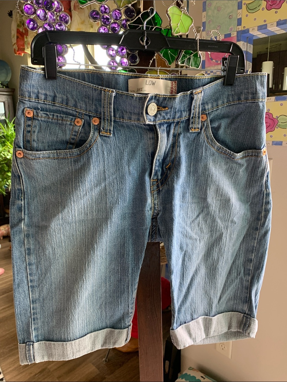 Levi's 542 low-rise, cuffed denim shorts Size 10